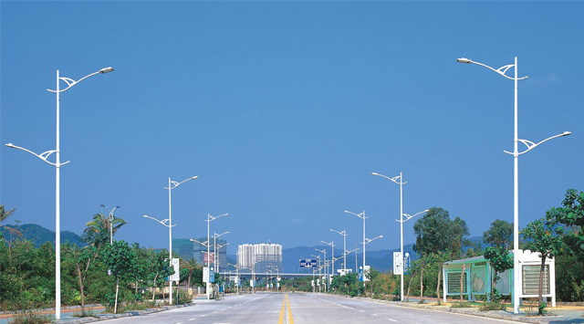 华可路灯太阳能led灯工程现场图 华可路灯太阳能led灯工程现场图
