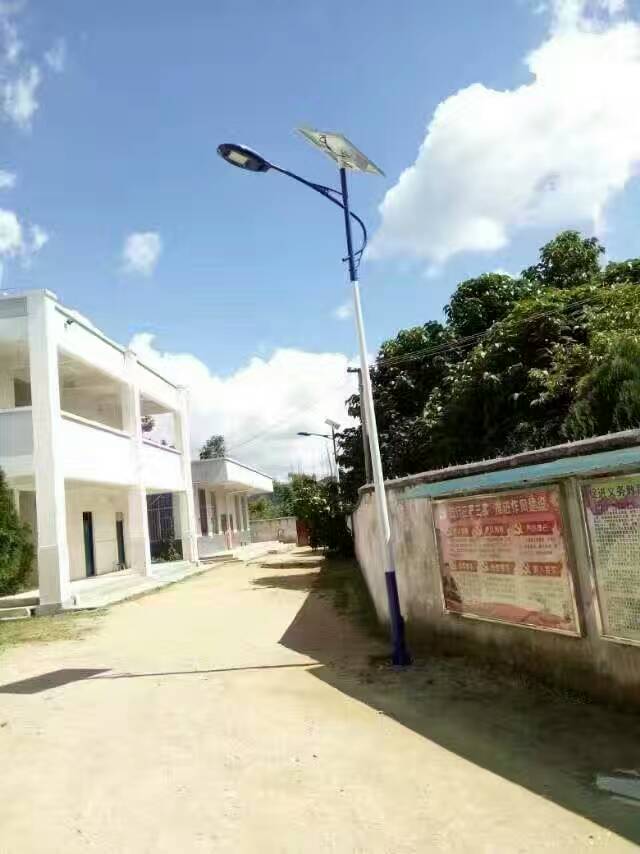 led太阳能路灯安装完成 led太阳能路灯安装完成