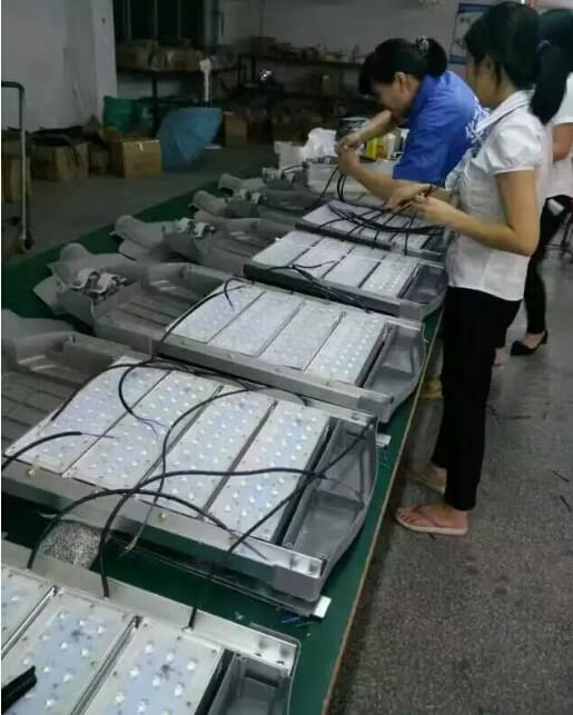 华可太阳能团队赶货中