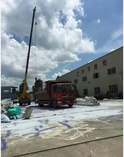 云南太阳能路灯装车中 云南太阳能路灯装车中