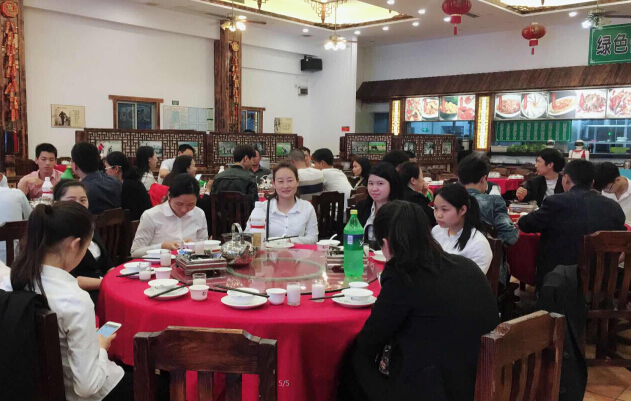 华可路灯聚餐活动 华可路灯聚餐活动