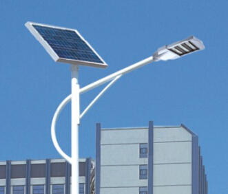 厂家：道路照明的太阳能LED路灯应这样设计