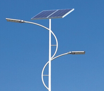 农村都安装太阳能LED路灯，可谓是一举两得