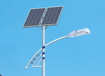 华可解析：影响led太阳能路灯电池板寿命两大主要因素
