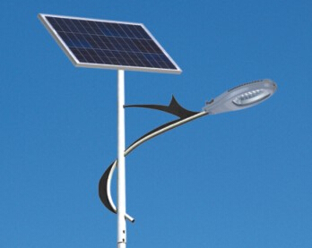 新型农村太阳能路灯解决了阴雨天不亮的问题