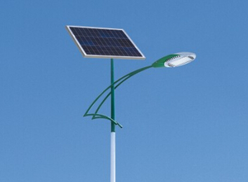 质量和性价比是选购太阳能路灯不容忽视的两个问题